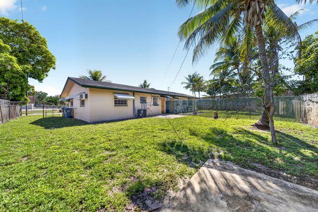 121 NW 56th Court 1-2, Oakland Park, FL 33309