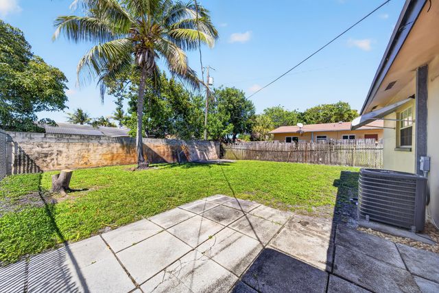 121 NW 56th Court 1-2, Oakland Park, FL 33309