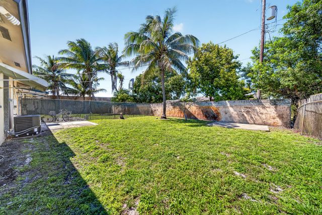 121 NW 56th Court 1-2, Oakland Park, FL 33309