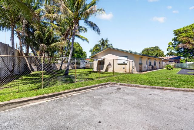 121 NW 56th Court 1-2, Oakland Park, FL 33309