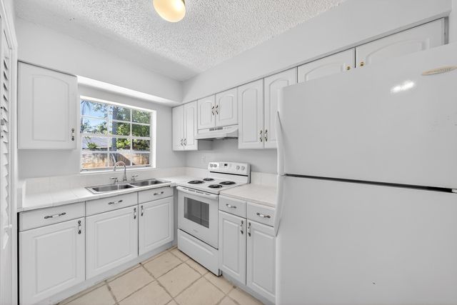 121 NW 56th Court 1-2, Oakland Park, FL 33309
