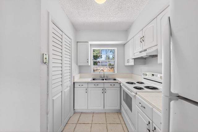 121 NW 56th Court 1-2, Oakland Park, FL 33309