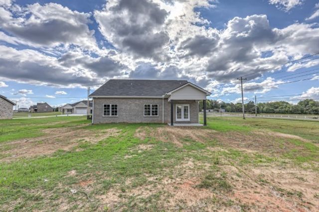21 Bartow St, Decherd, TN 37324