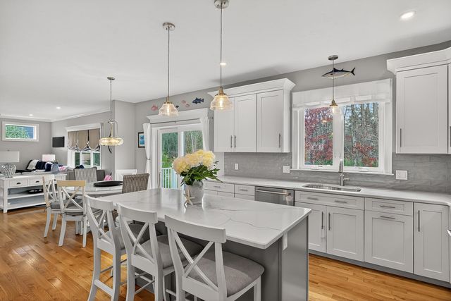 40 Brisan Way, Pembroke, MA 02359