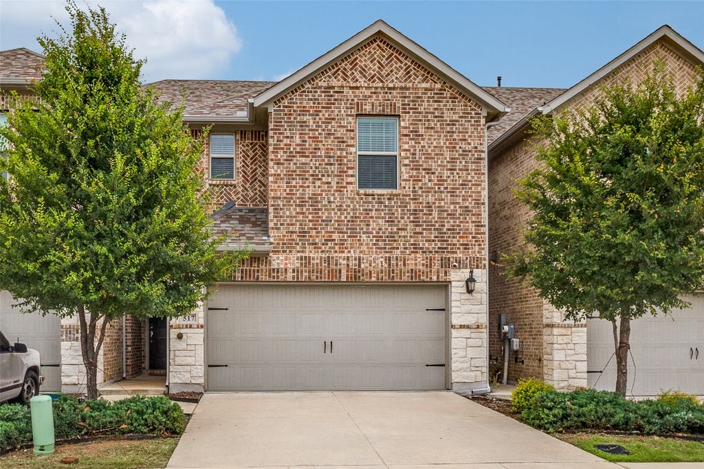 517 Hutchinson Lane, Lewisville, TX 75077