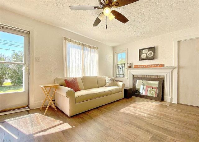 106 Greenbrier RD, Chesapeake, VA 23320