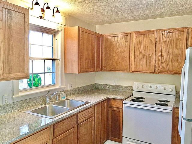 106 Greenbrier RD, Chesapeake, VA 23320
