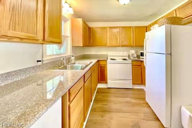 106 Greenbrier RD, Chesapeake, VA 23320