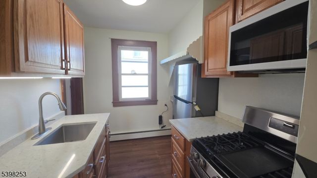 58 Hathaway St, Wallington Boro, NJ 07057