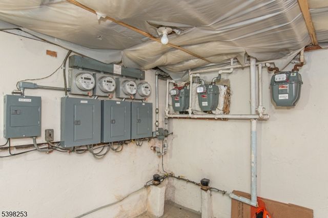 58 Hathaway St, Wallington Boro, NJ 07057