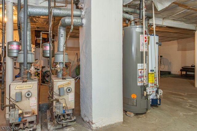 58 Hathaway St, Wallington Boro, NJ 07057