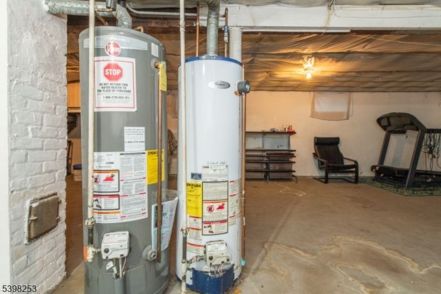 58 Hathaway St, Wallington Boro, NJ 07057