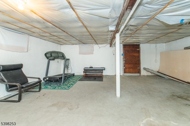 58 Hathaway St, Wallington Boro, NJ 07057