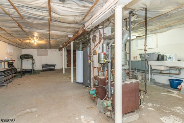 58 Hathaway St, Wallington Boro, NJ 07057