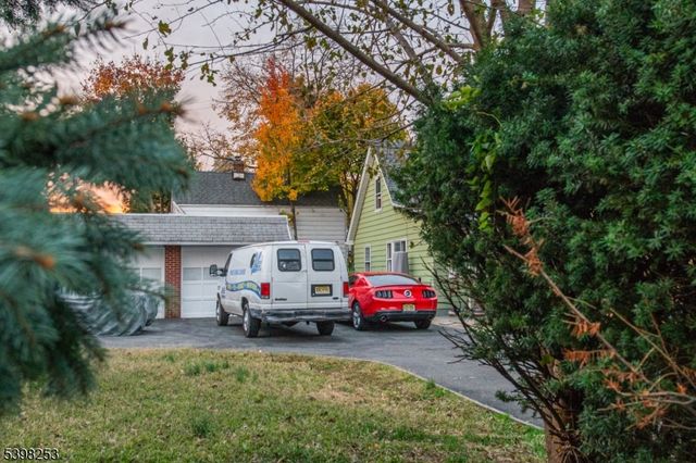 58 Hathaway St, Wallington Boro, NJ 07057