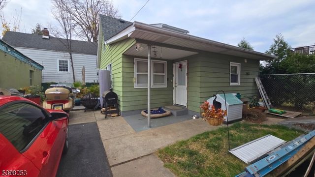 58 Hathaway St, Wallington Boro, NJ 07057