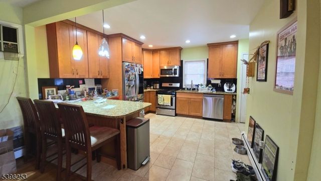 58 Hathaway St, Wallington Boro, NJ 07057