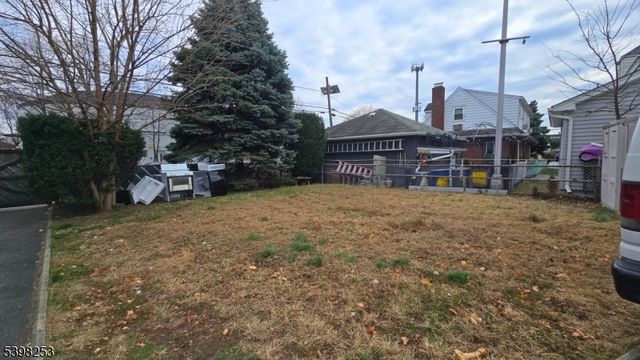 58 Hathaway St, Wallington Boro, NJ 07057