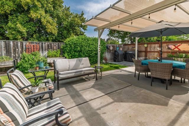 2416 La Pluma Lane, Carlsbad, CA 92009