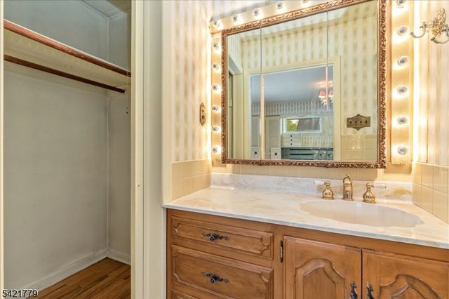 389 Walnut Ave, Cranford Twp., NJ 07016