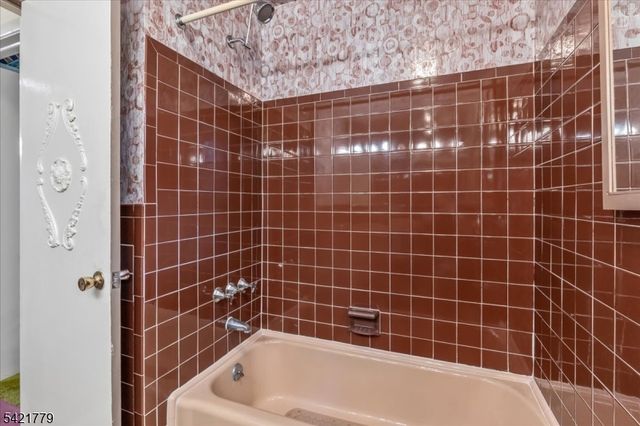 389 Walnut Ave, Cranford Twp., NJ 07016