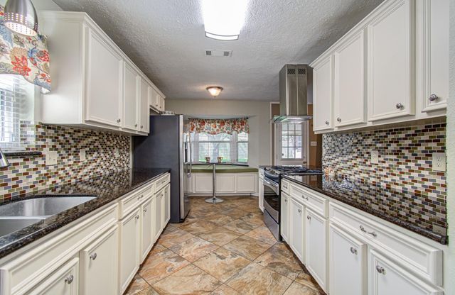 1920 Lazy Creek Lane, Pearland, TX 77581