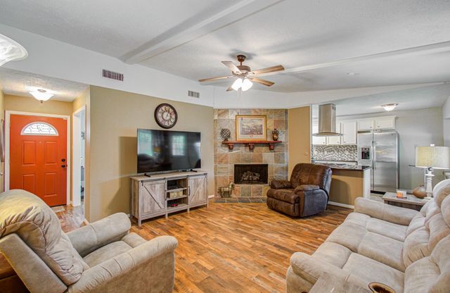 1920 Lazy Creek Lane, Pearland, TX 77581