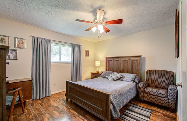 1920 Lazy Creek Lane, Pearland, TX 77581