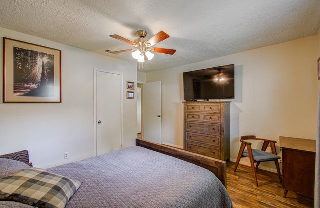 1920 Lazy Creek Lane, Pearland, TX 77581