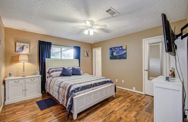 1920 Lazy Creek Lane, Pearland, TX 77581