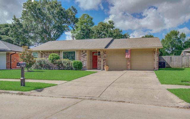 1920 Lazy Creek Lane, Pearland, TX 77581