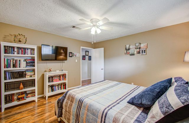 1920 Lazy Creek Lane, Pearland, TX 77581