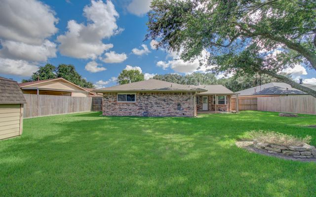 1920 Lazy Creek Lane, Pearland, TX 77581