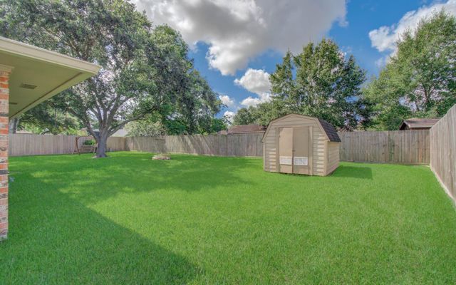 1920 Lazy Creek Lane, Pearland, TX 77581