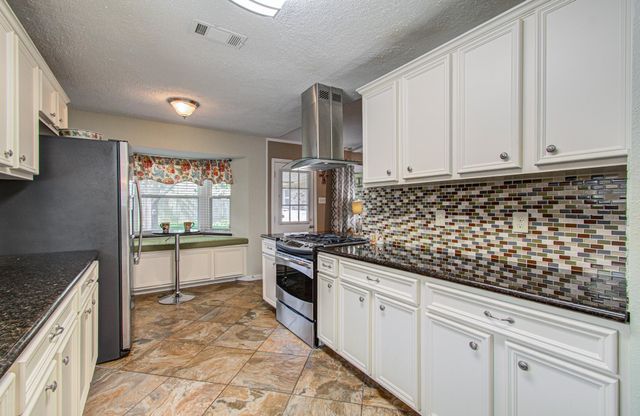 1920 Lazy Creek Lane, Pearland, TX 77581