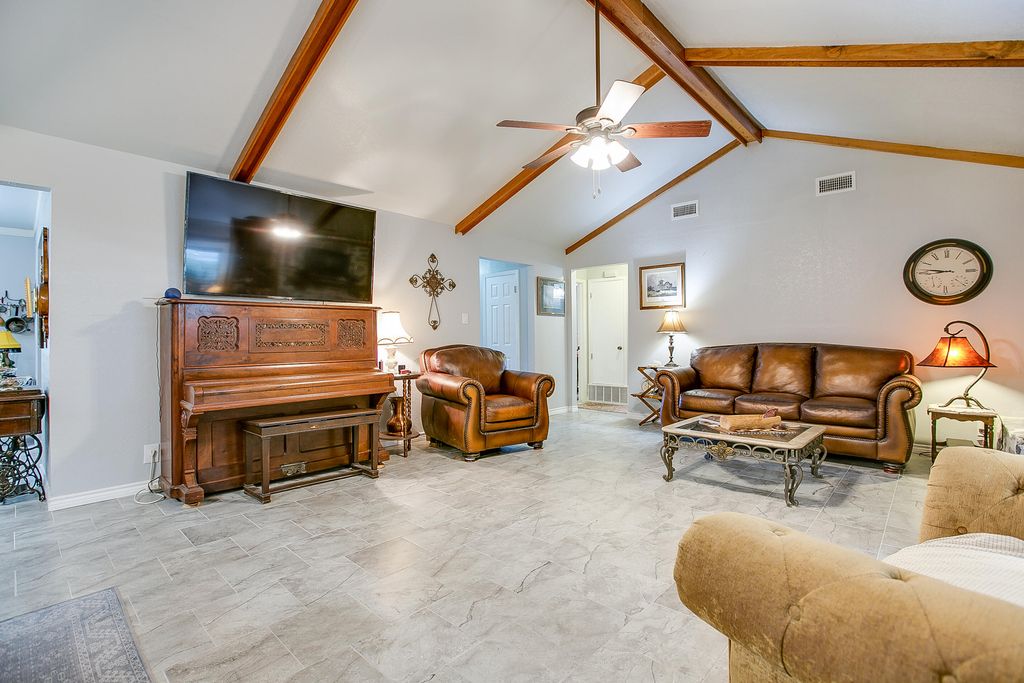 Image 10 of property listing at 3226 Timber Ridge Drive, San Angelo, TX 76904