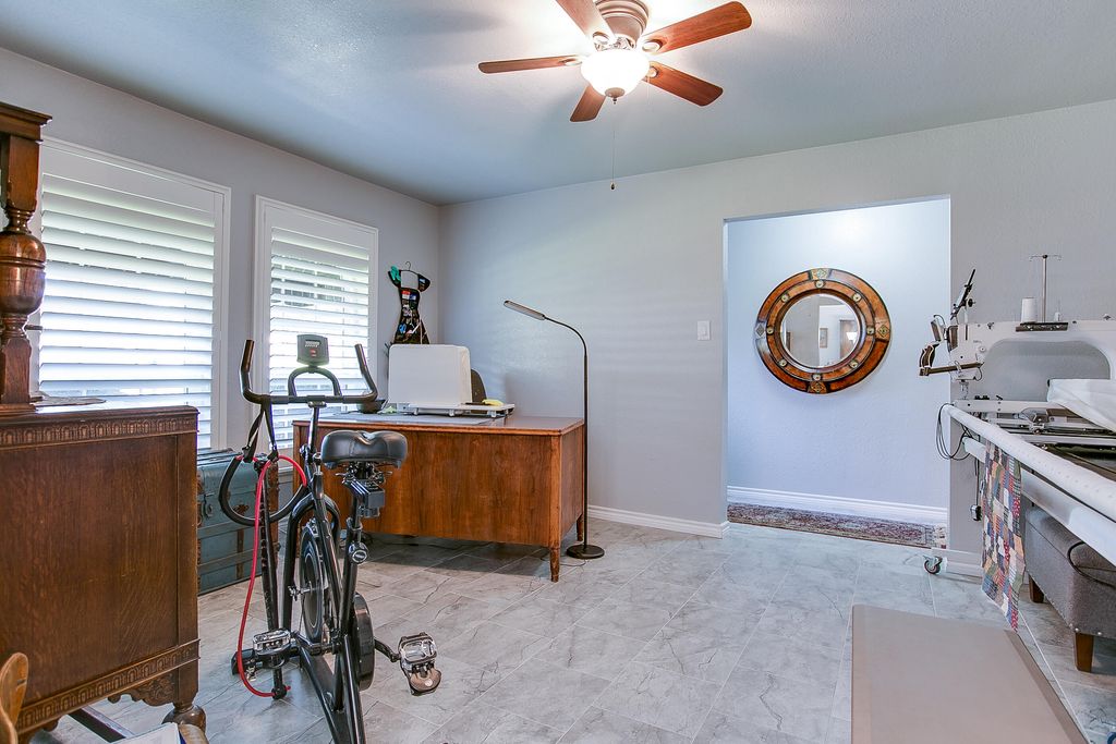 Image 8 of property listing at 3226 Timber Ridge Drive, San Angelo, TX 76904
