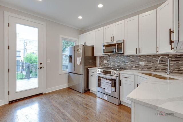 3105 W Leland Avenue, Chicago, IL 60625