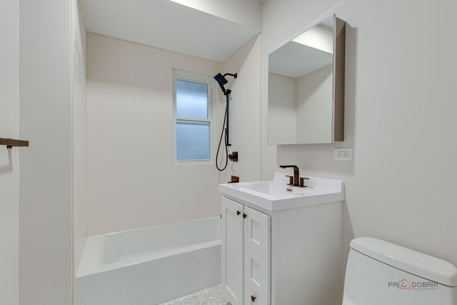 3105 W Leland Avenue, Chicago, IL 60625