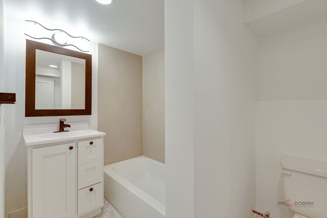 3105 W Leland Avenue, Chicago, IL 60625
