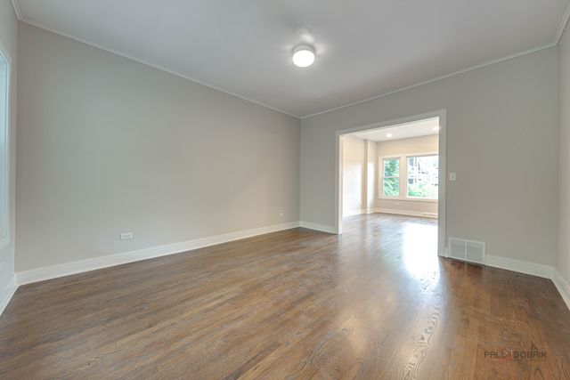 3105 W Leland Avenue, Chicago, IL 60625