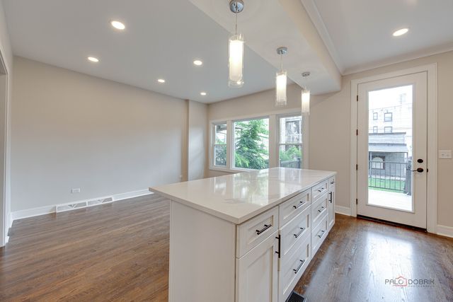3105 W Leland Avenue, Chicago, IL 60625
