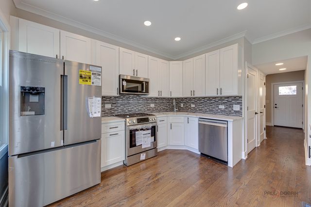 3105 W Leland Avenue, Chicago, IL 60625
