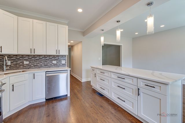 3105 W Leland Avenue, Chicago, IL 60625