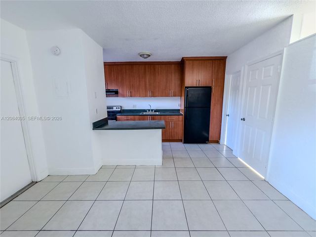 4071 N Dixie Highway 11, Oakland Park, FL 33334