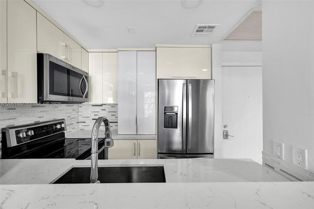 1460 Ocean Dr 305, Miami Beach, FL 33139