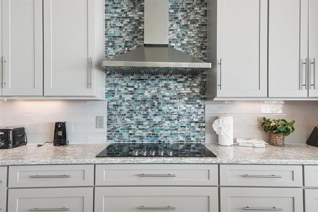 11851 Sunbather Lane, Galveston, TX 77554