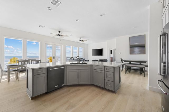 11851 Sunbather Lane, Galveston, TX 77554