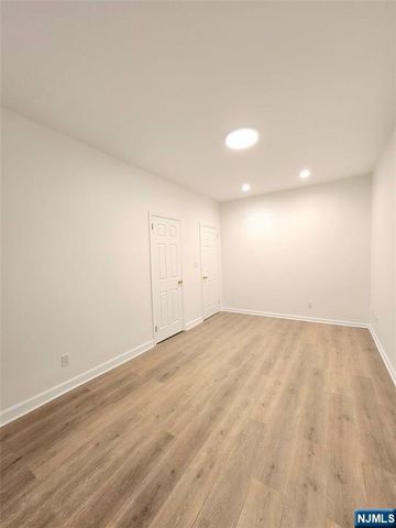 218 Broad Avenue 2F, Leonia, NJ 07605