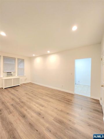 218 Broad Avenue 2F, Leonia, NJ 07605